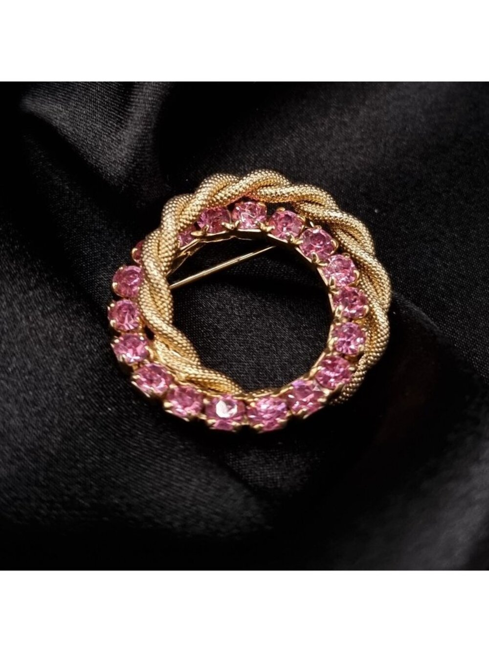 Vintage 1960s-1980s Gold-Tone Rhinestone Circle Pink Brooch